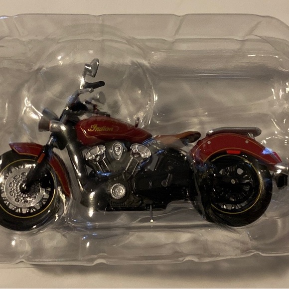 Hallmark 2021 Christmas Ornament Indian Motorcycle ‘Scout’ 100th ann edition - Picture 3 of 5